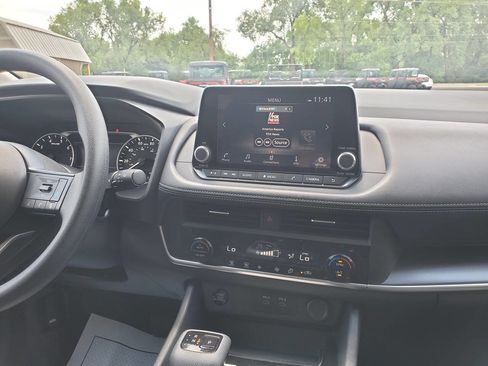 Used 2024 Nissan Rogue SV image 14