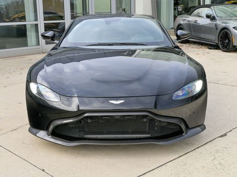 Used 2019 Aston Martin V8 Vantage Coupe image 2