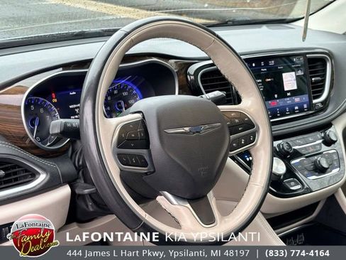 Used 2021 Chrysler Pacifica Limited image 13