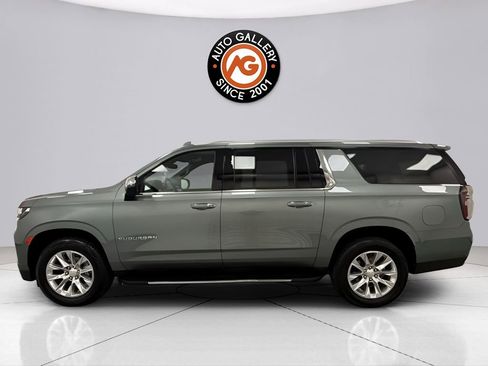 Used 2023 Chevrolet Suburban Premier image 4
