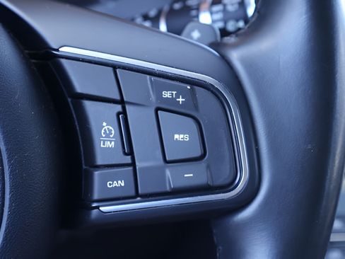 Used 2018 Jaguar F-PACE Premium AWD/4WD image 25