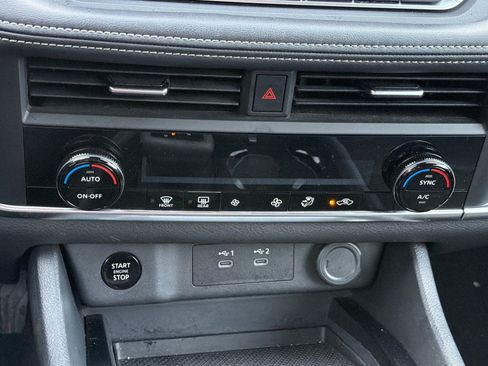 Used 2025 Nissan Rogue SV FWD image 41