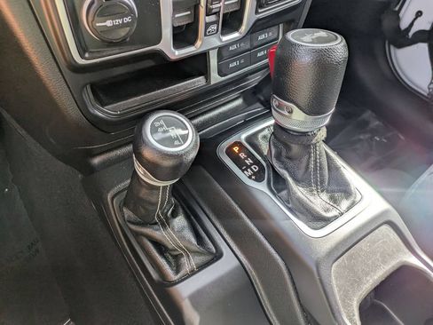 Used 2023 Jeep Wrangler Unlimited Sahara w/ Cold Weather Group AWD/4WD image 23