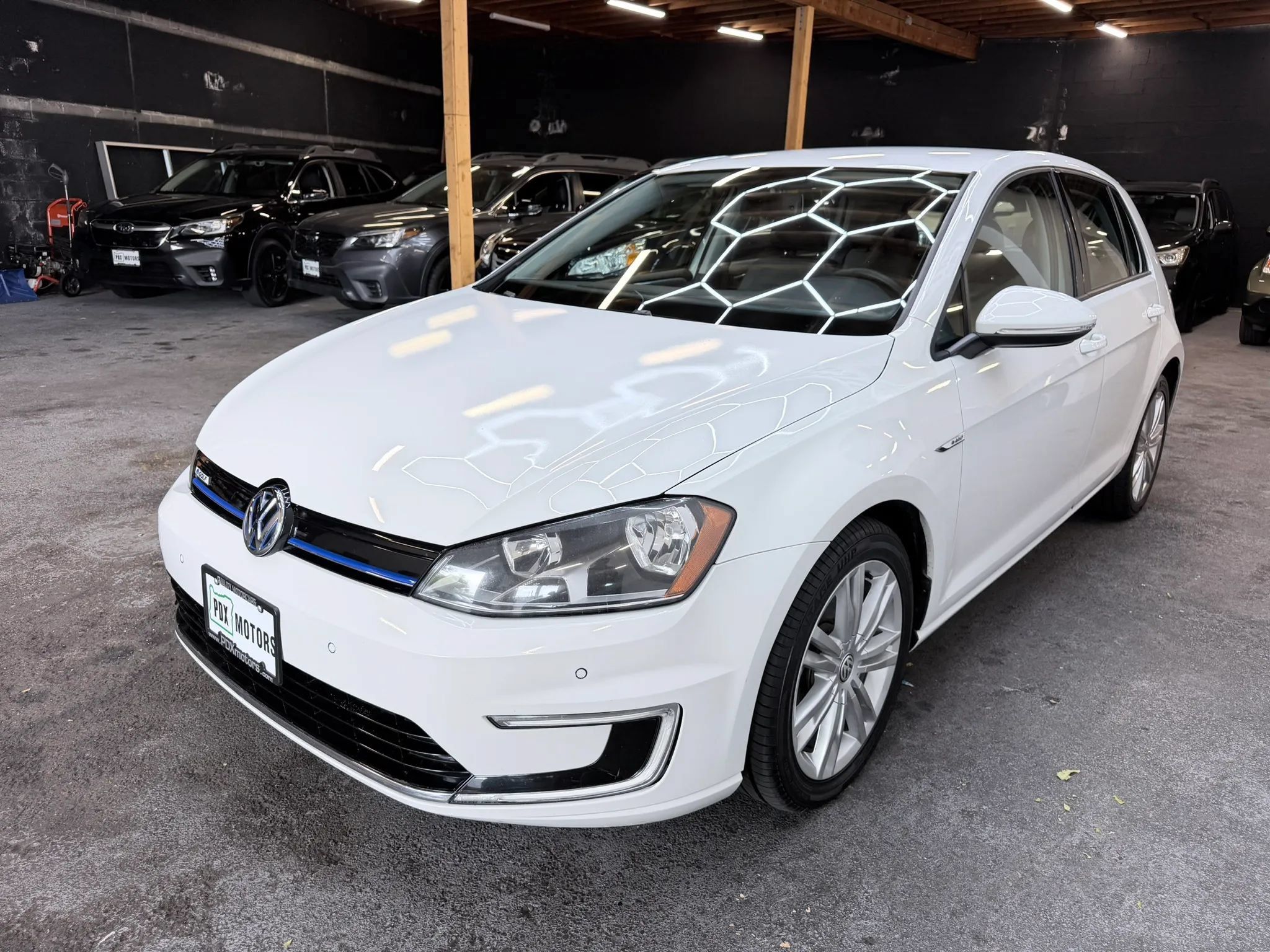 Used 2015 Volkswagen e-Golf Limited Edition FWD image 4