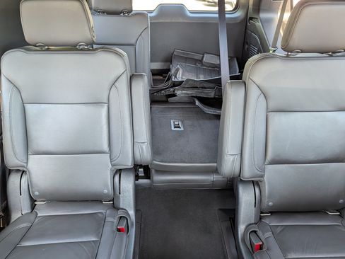 Used 2021 Chevrolet Tahoe Z71 w/ Z71 Signature Package AWD/4WD image 13
