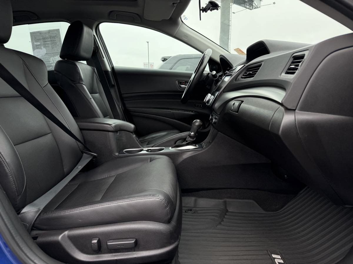 Used 2017 Acura ILX FWD image 13