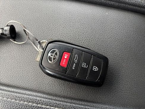 Used 2025 Toyota Grand Highlander XLE image 24