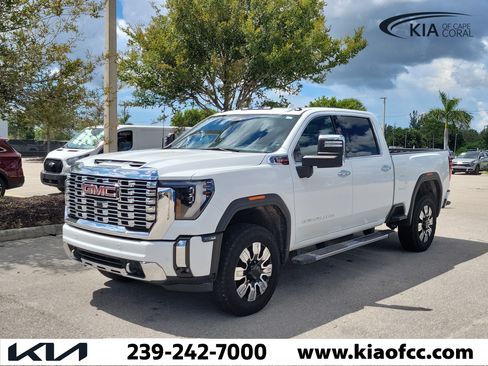 Used 2024 GMC Sierra 3500 Denali w/ Denali Reserve Package AWD/4WD image 3