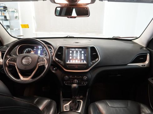 Used 2017 Jeep Cherokee Limited FWD image 19