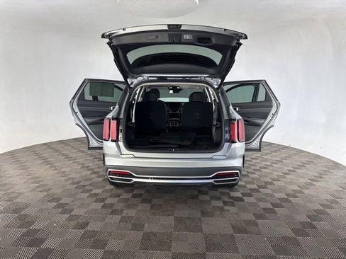 Certified 2024 Kia Sorento EX image 17