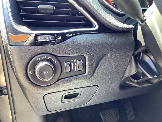 Used 2020 Jeep Cherokee Latitude Plus FWD image 15