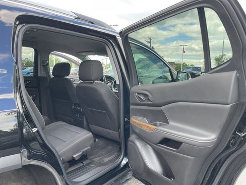 Used 2023 GMC Acadia SLE w/ Driver Convenience Package FWD image 37