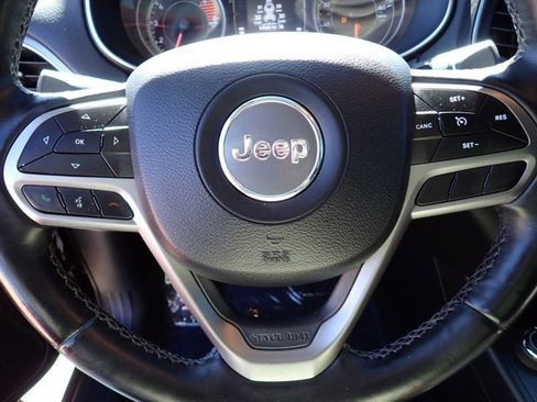 Used 2019 Jeep Cherokee Latitude Plus w/ Cold Weather Group image 16