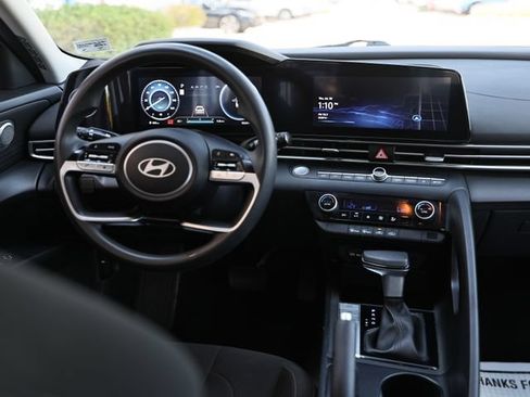 Used 2024 Hyundai Elantra SEL FWD image 25