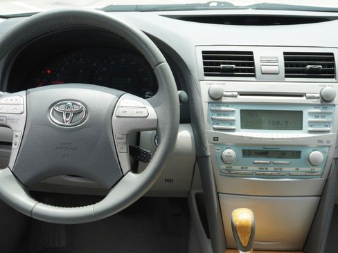 Used 2007 Toyota Camry XLE FWD image 24