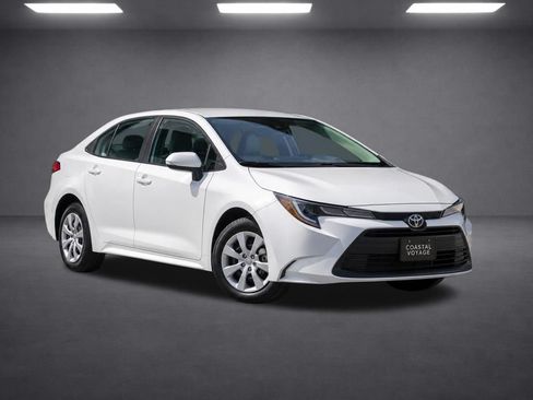 Used 2018 Toyota Corolla LE w/ Protection Package FWD image 6
