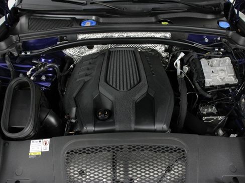 Used 2023 Porsche Macan image 26