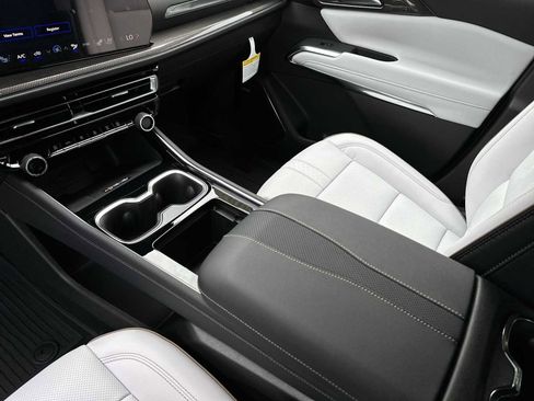 New 2026 Chevrolet Traverse High Country w/ LPO, Floor Liner Package FWD image 22