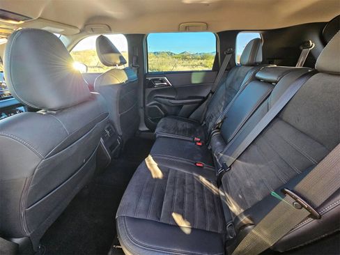 Used 2023 Mitsubishi Outlander SE image 22