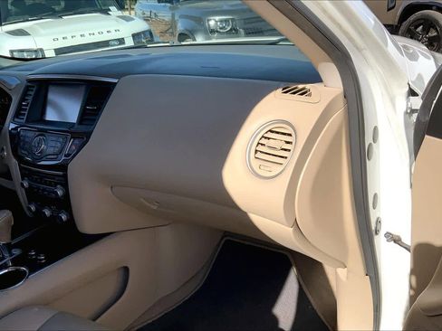 Used 2015 Nissan Pathfinder Platinum w/ Family Entertainment Package image 17