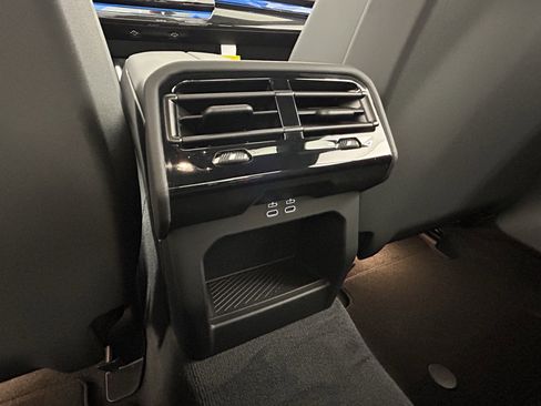 Used 2025 BMW i5 M60 w/ Premium Package image 35