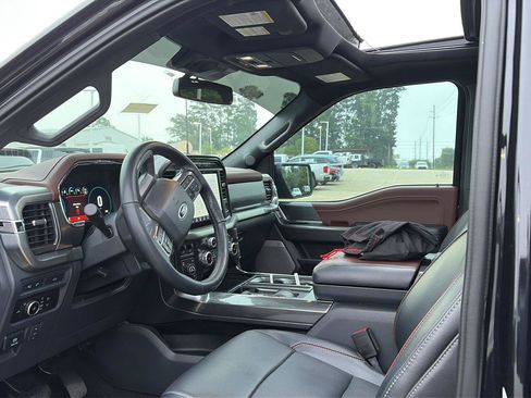 Used 2023 Ford F150 Lariat AWD/4WD image 4