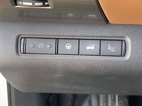 Used 2022 Nissan Pathfinder Platinum w/ Cargo Package FWD image 32