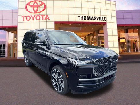 Used 2026 Lincoln Navigator L Reserve AWD/4WD image 3