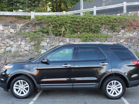 Used 2013 Ford Explorer XLT image 6