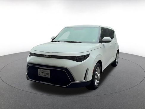 Used 2025 Kia Soul LX w/ LX Technology Package FWD image 4
