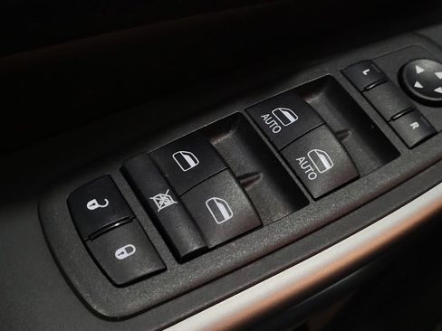 Used 2021 Jeep Cherokee Limited image 27