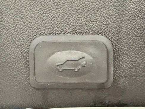 Used 2012 GMC Acadia Denali image 9