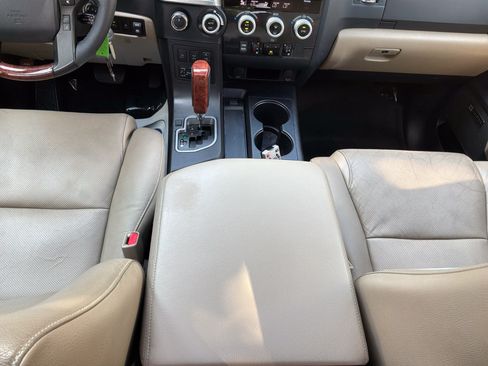 Used 2018 Toyota Sequoia Platinum AWD/4WD image 29