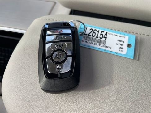 New 2026 Lincoln Navigator Reserve w/ Jet Appearance Package AWD/4WD image 9