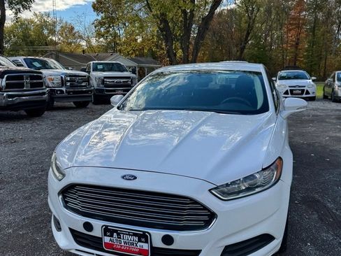Used 2014 Ford Fusion SE image 9