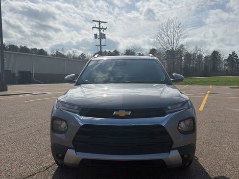 Used 2023 Chevrolet TrailBlazer LT FWD image 2