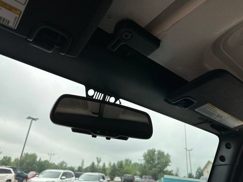 Used 2018 Jeep Wrangler Unlimited Sahara AWD/4WD image 18