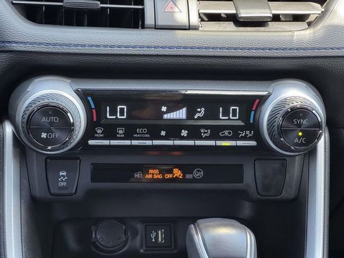 Used 2025 Toyota RAV4 SE AWD/4WD image 5