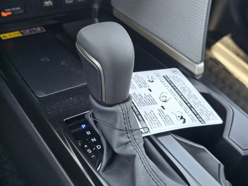 New 2026 Toyota Camry Hybrid FWD image 28