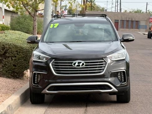 Used 2017 Hyundai Santa Fe Limited FWD image 2