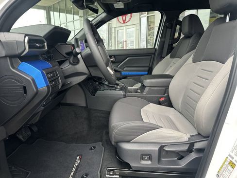 Certified 2025 Toyota Tacoma TRD Off-Road AWD/4WD image 11