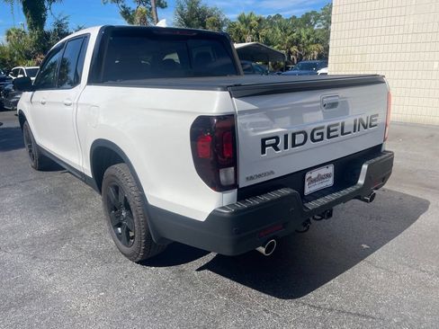 Used 2025 Honda Ridgeline Black Edition image 3