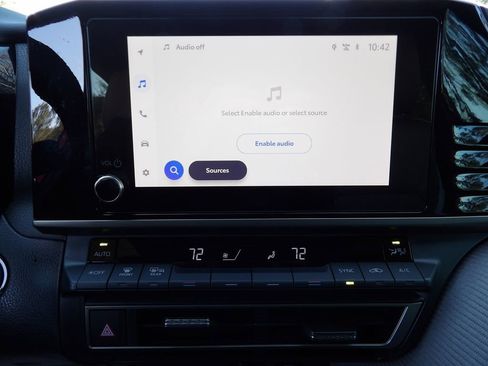 Used 2025 Toyota Camry SE image 18