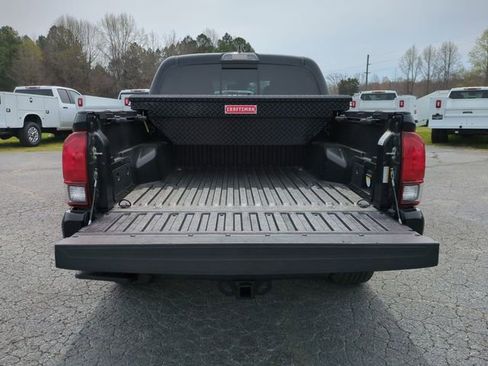 Used 2018 Toyota Tacoma TRD Sport image 22