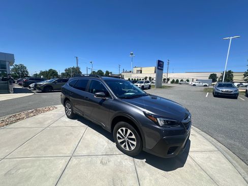 Certified 2022 Subaru Outback Premium AWD/4WD image 3