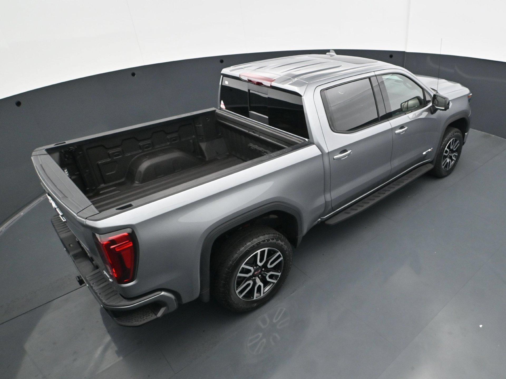 Used 2024 GMC Sierra 1500 AT4 w/ Technology Package AWD/4WD image 40