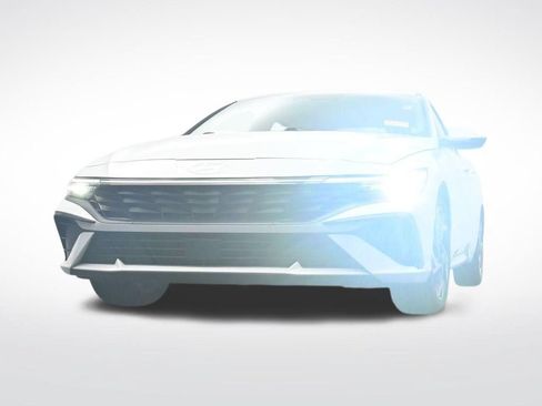 Used 2025 Hyundai Elantra Limited FWD image 30