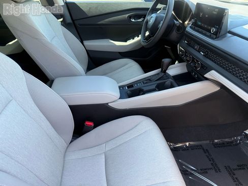 Used 2025 Honda Accord SE image 32
