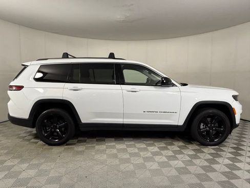 Used 2023 Jeep Grand Cherokee L Laredo RWD image 9