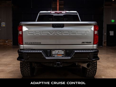 Used 2024 Chevrolet Silverado 2500 ZR2 w/ Technology Package image 8